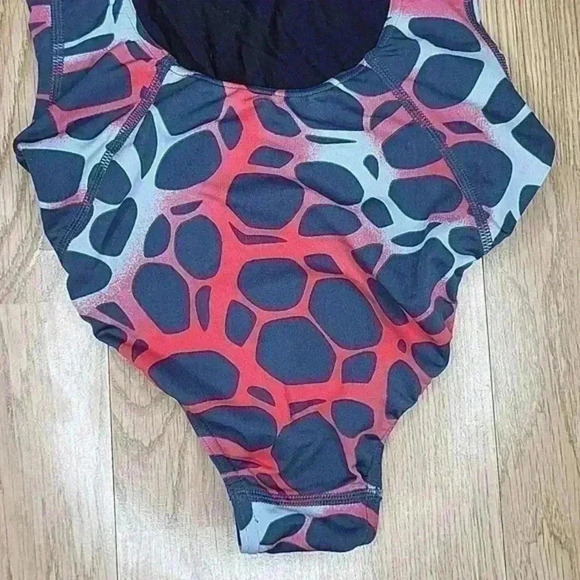 Arena Women's Polycarbonite Light Drop Back One Piece Size 30 - Picture 5 of 6